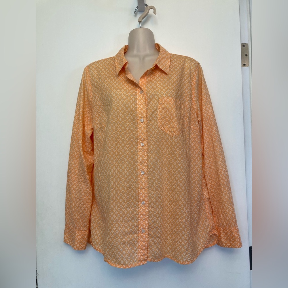 GAP Boyfriend fit button down cotton shirt. Size L in soft orange & white print